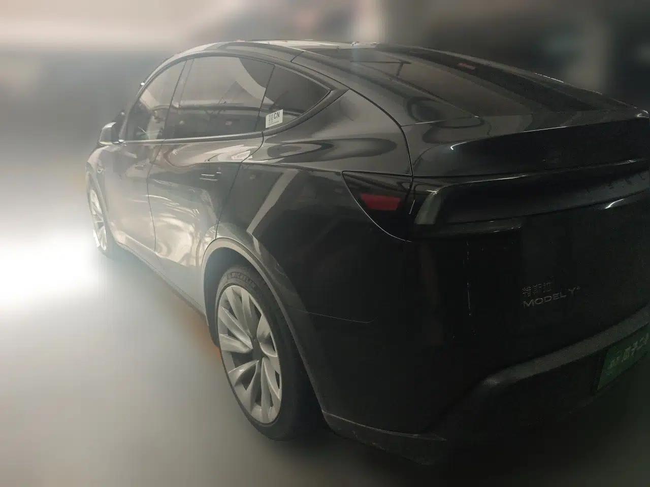 Tesla Model Y 2025 Long-Range All-Wheel Drive First Edition — миниатюра 4