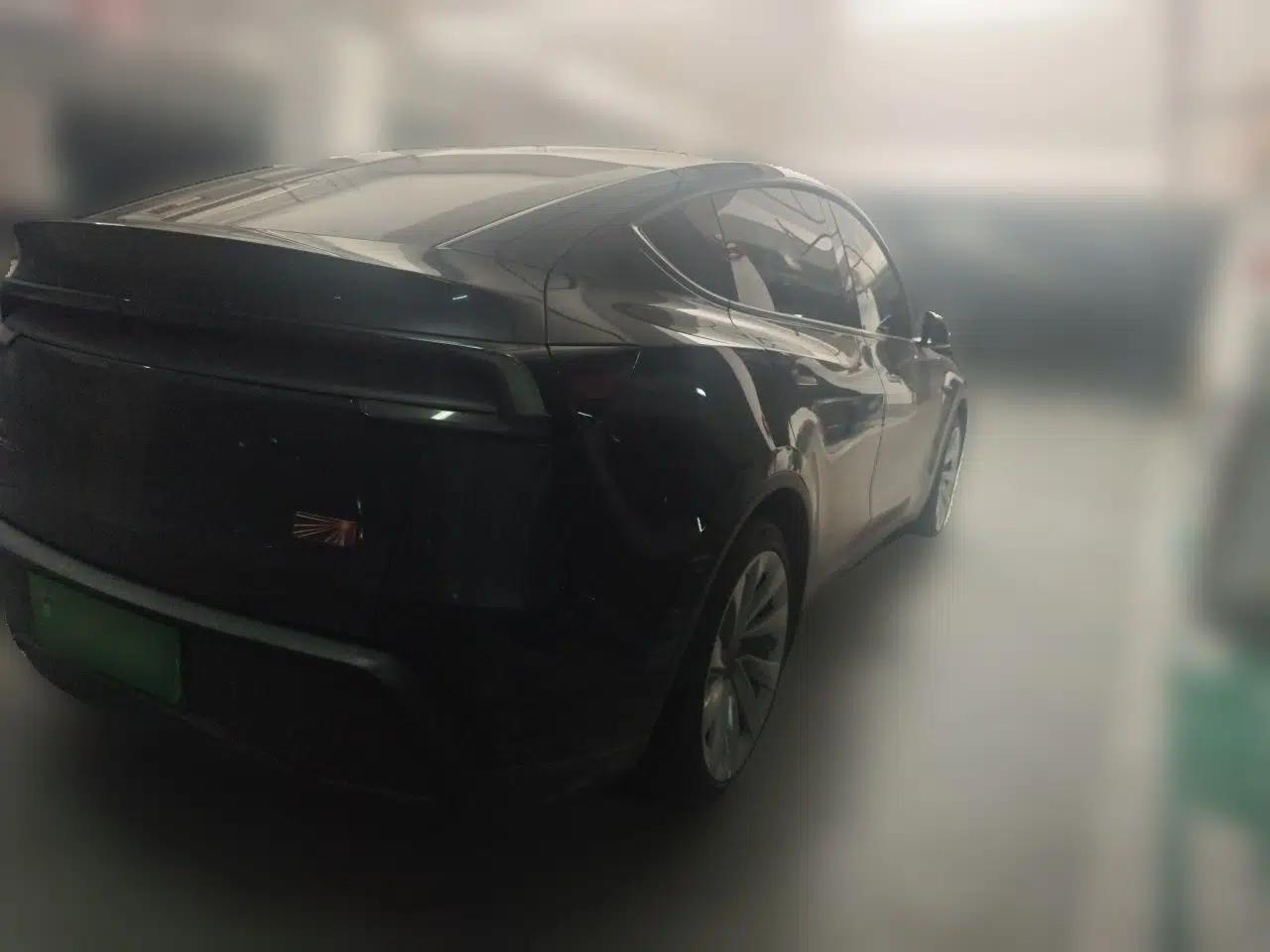 Tesla Model Y 2025 Long-Range All-Wheel Drive First Edition — миниатюра 6