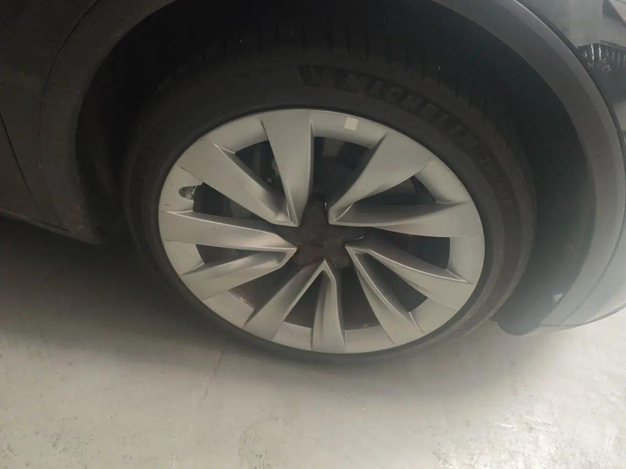 Tesla Model Y 2025 Long-Range All-Wheel Drive First Edition — миниатюра 8