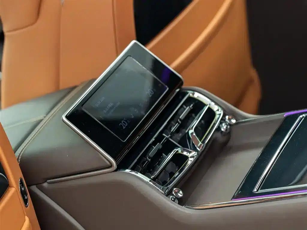 2022 Mercedes-Benz Flying Spur Plug-in Hybrid 2.9T V6 Hybrid Mulliner — миниатюра 17