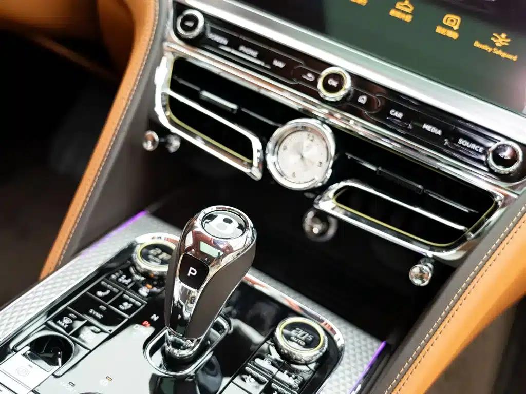 2022 Mercedes-Benz Flying Spur Plug-in Hybrid 2.9T V6 Hybrid Mulliner — миниатюра 26