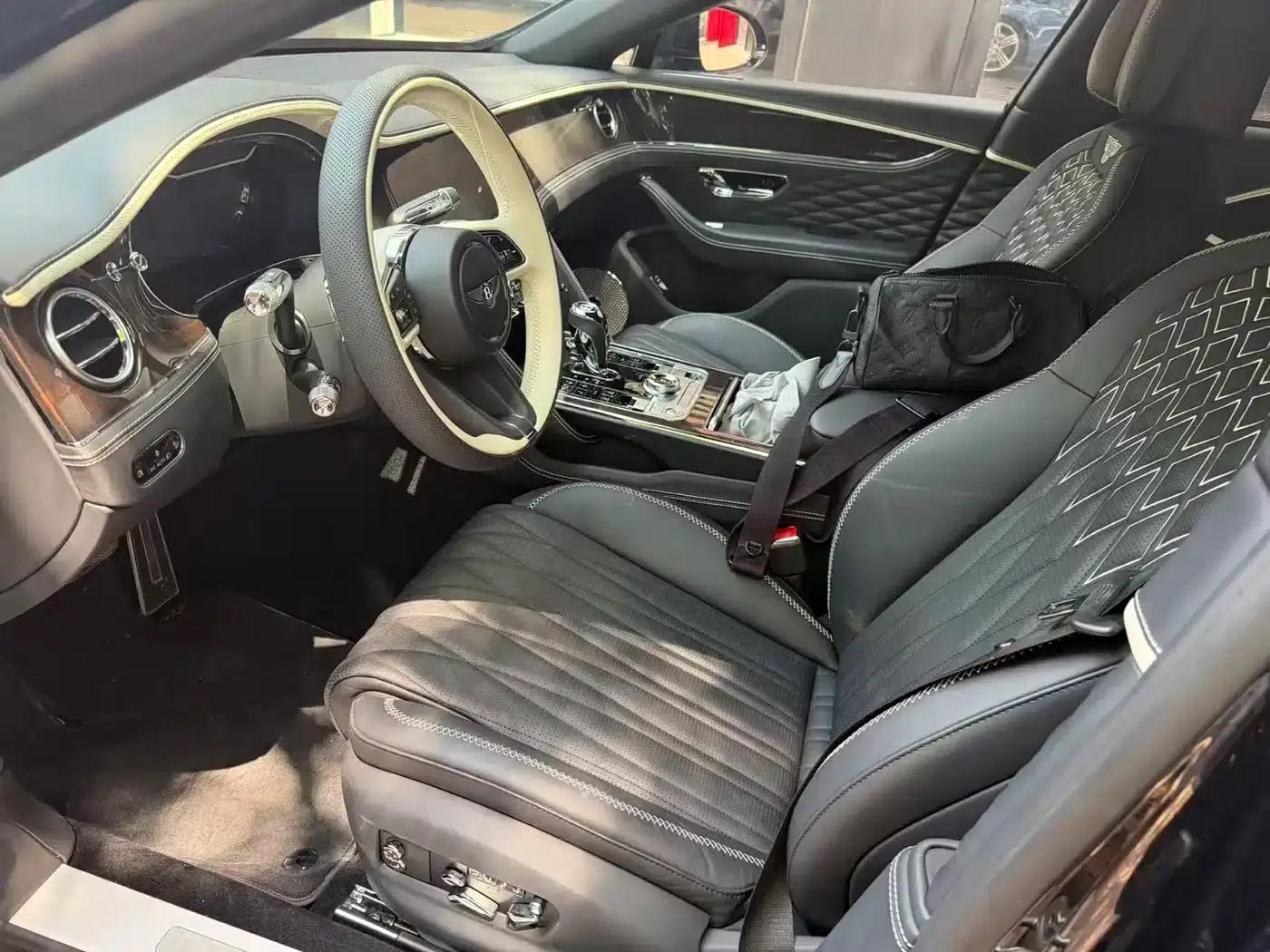 2022 Flying Spur Plug-in Hybrid 2.9T V6 — миниатюра 13