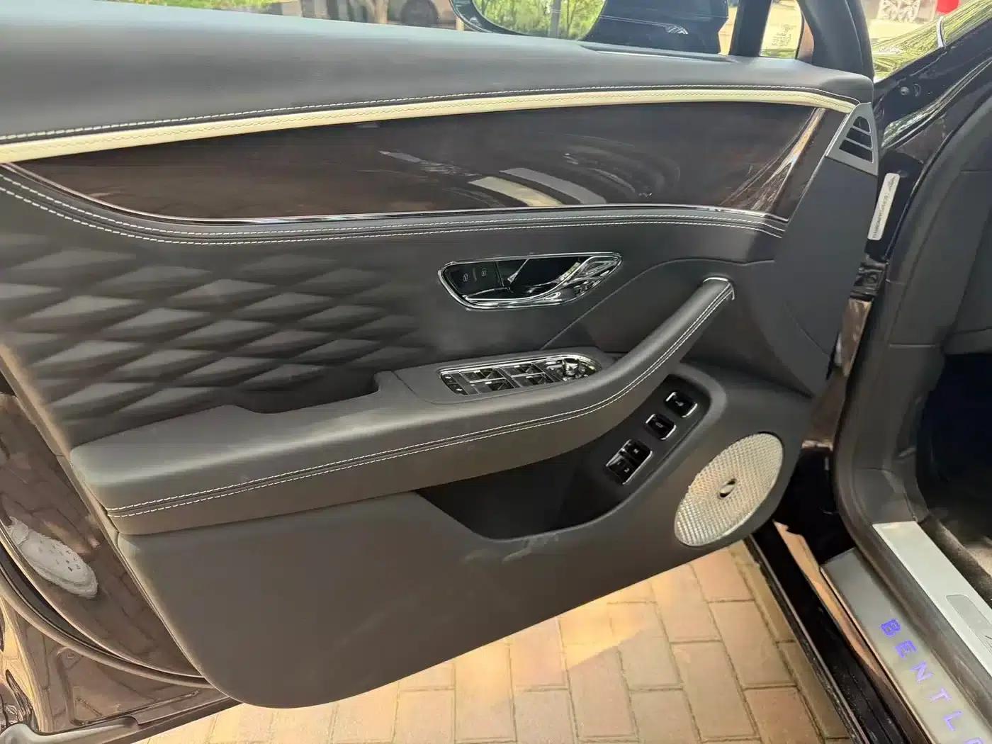 2022 Flying Spur Plug-in Hybrid 2.9T V6 — миниатюра 14