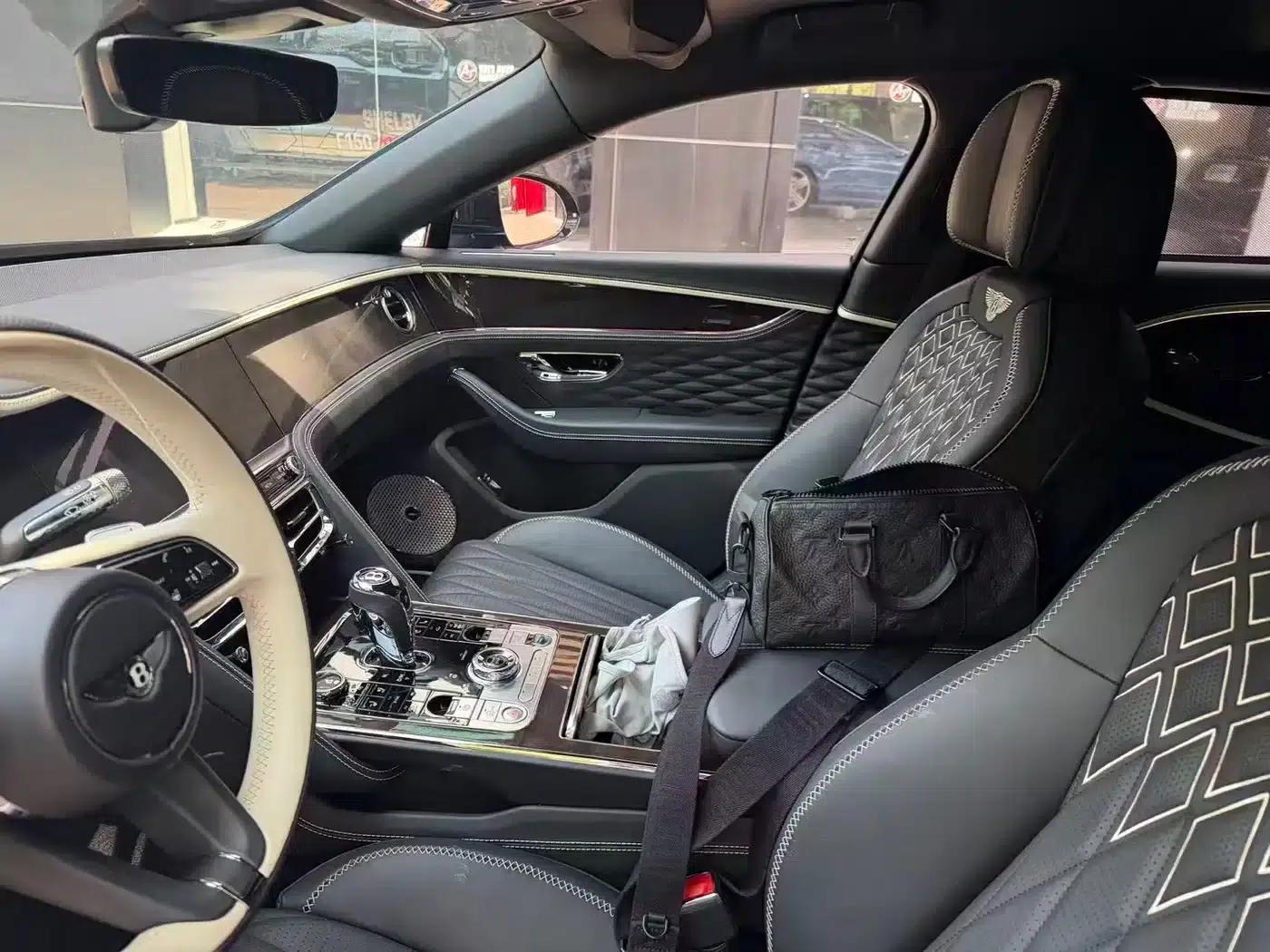 2022 Flying Spur Plug-in Hybrid 2.9T V6 — миниатюра 9