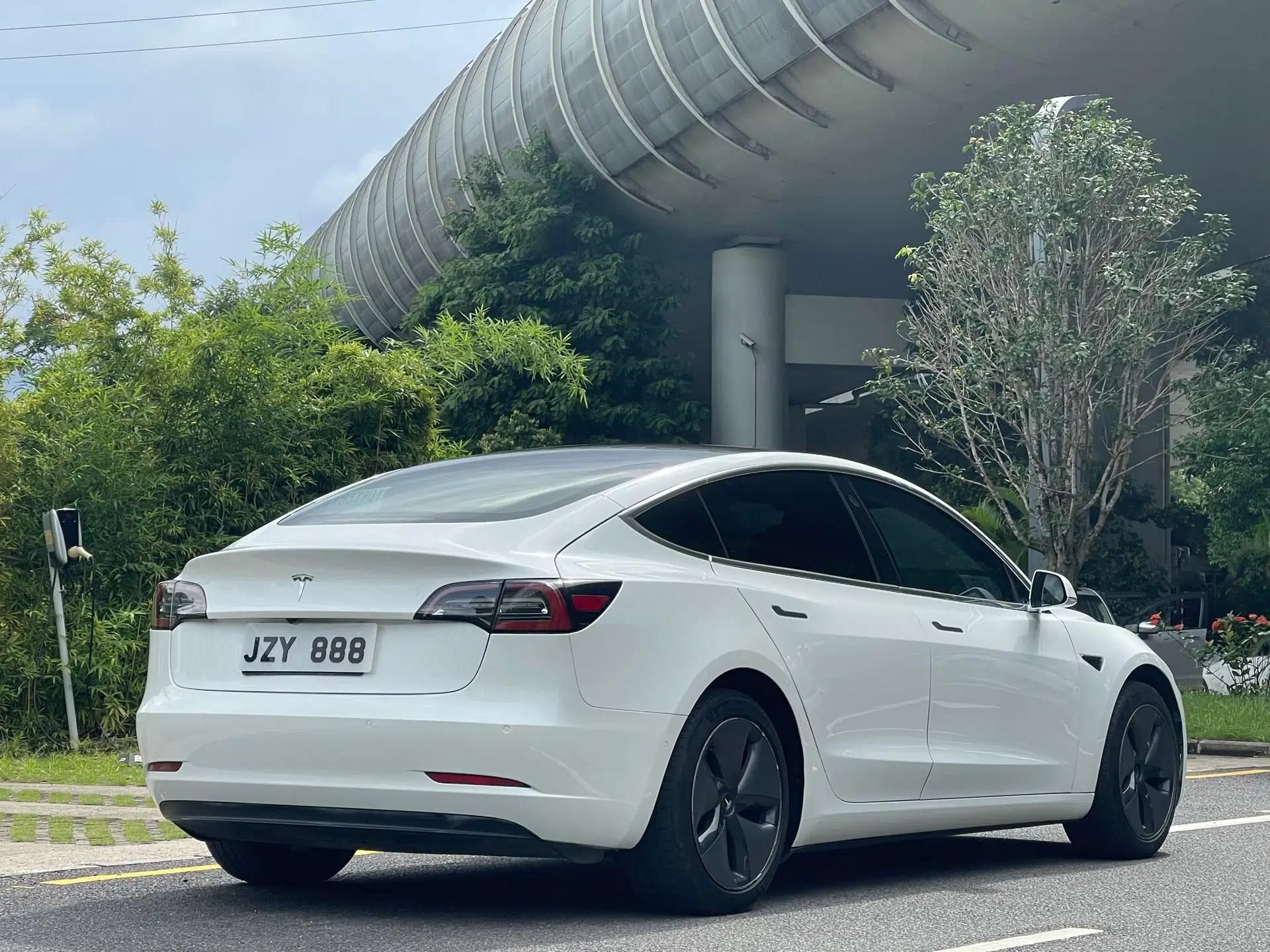 Tesla Model 3 2019 Long-Range Rear-Wheel-Drive Version — миниатюра 15