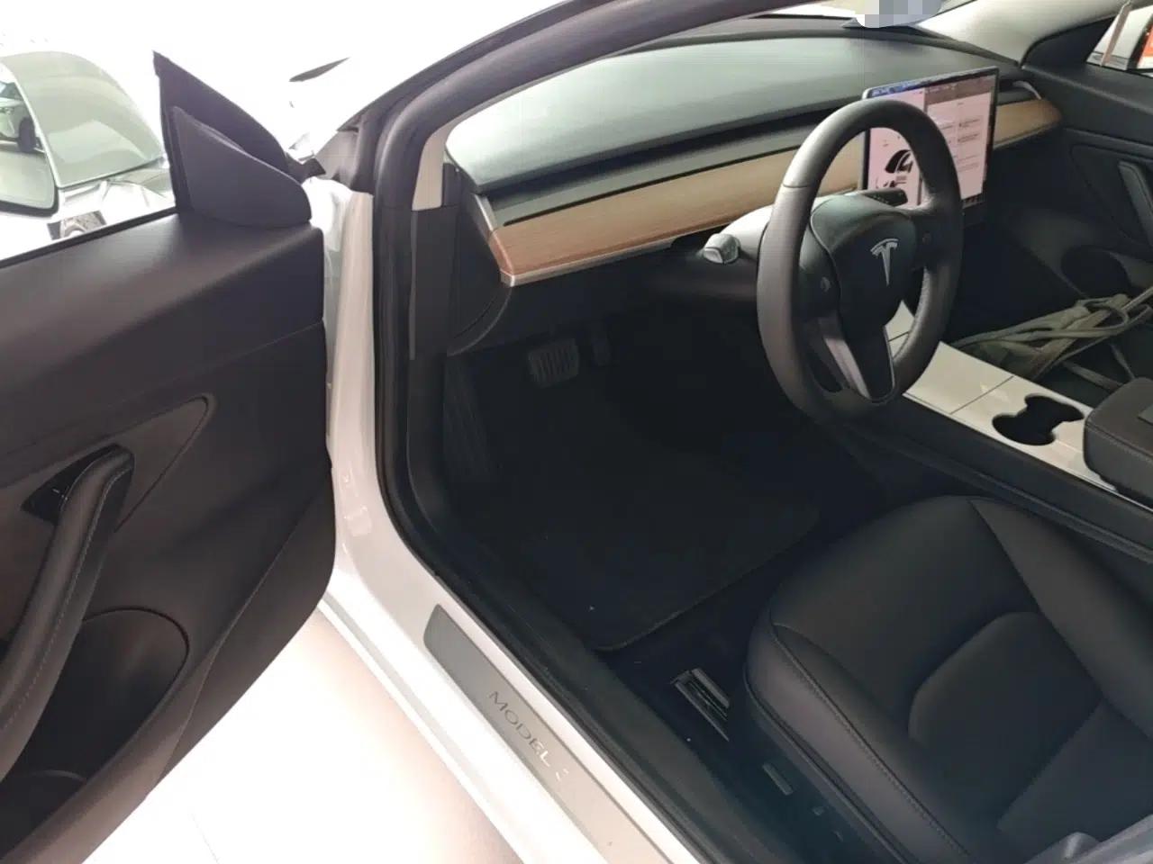 Tesla Model 3 2019 Long-Range Rear-Wheel-Drive Version — миниатюра 24