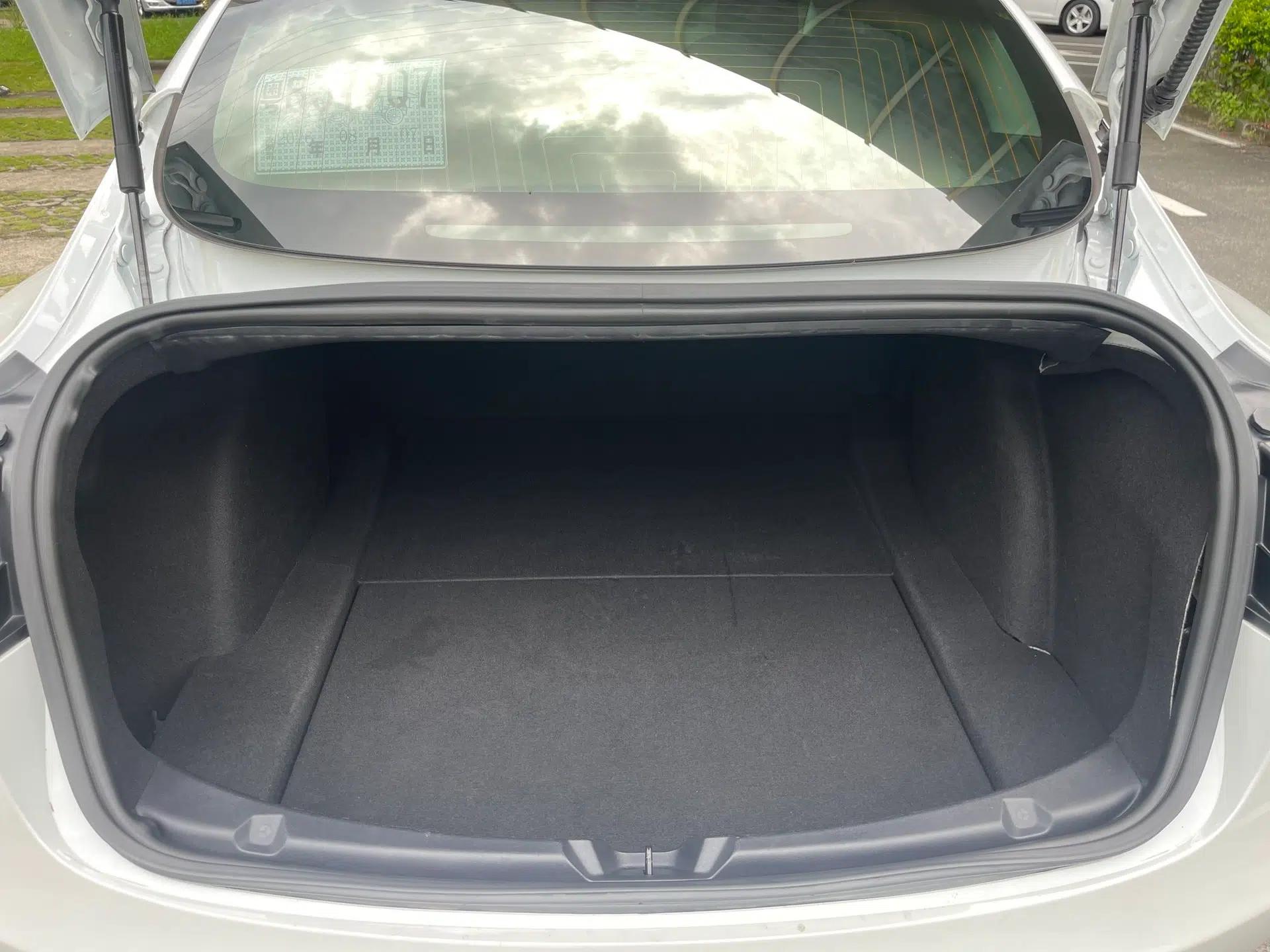 Tesla Model 3 2019 Long-Range Rear-Wheel-Drive Version — миниатюра 28