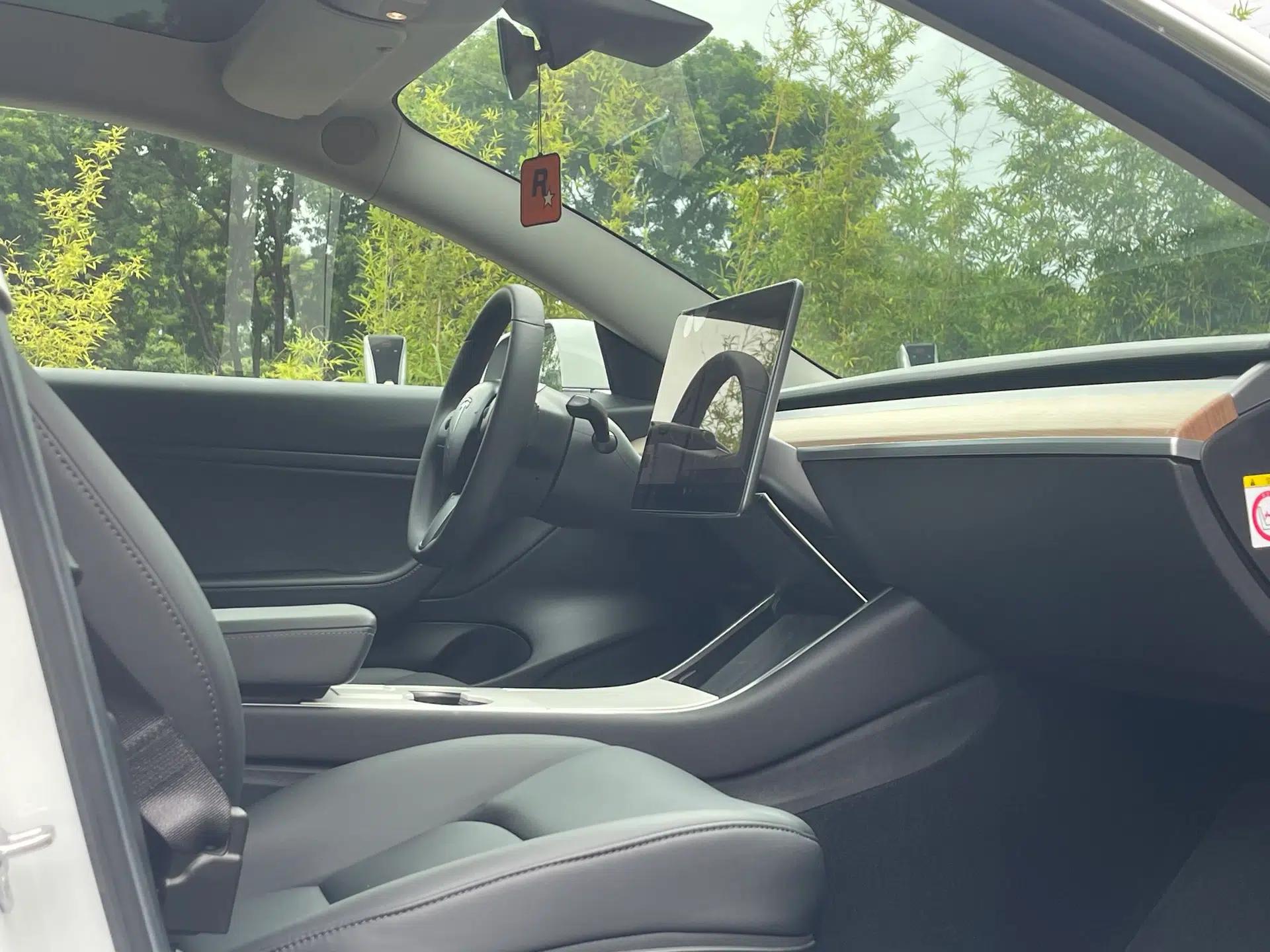 Tesla Model 3 2019 Long-Range Rear-Wheel-Drive Version — миниатюра 30
