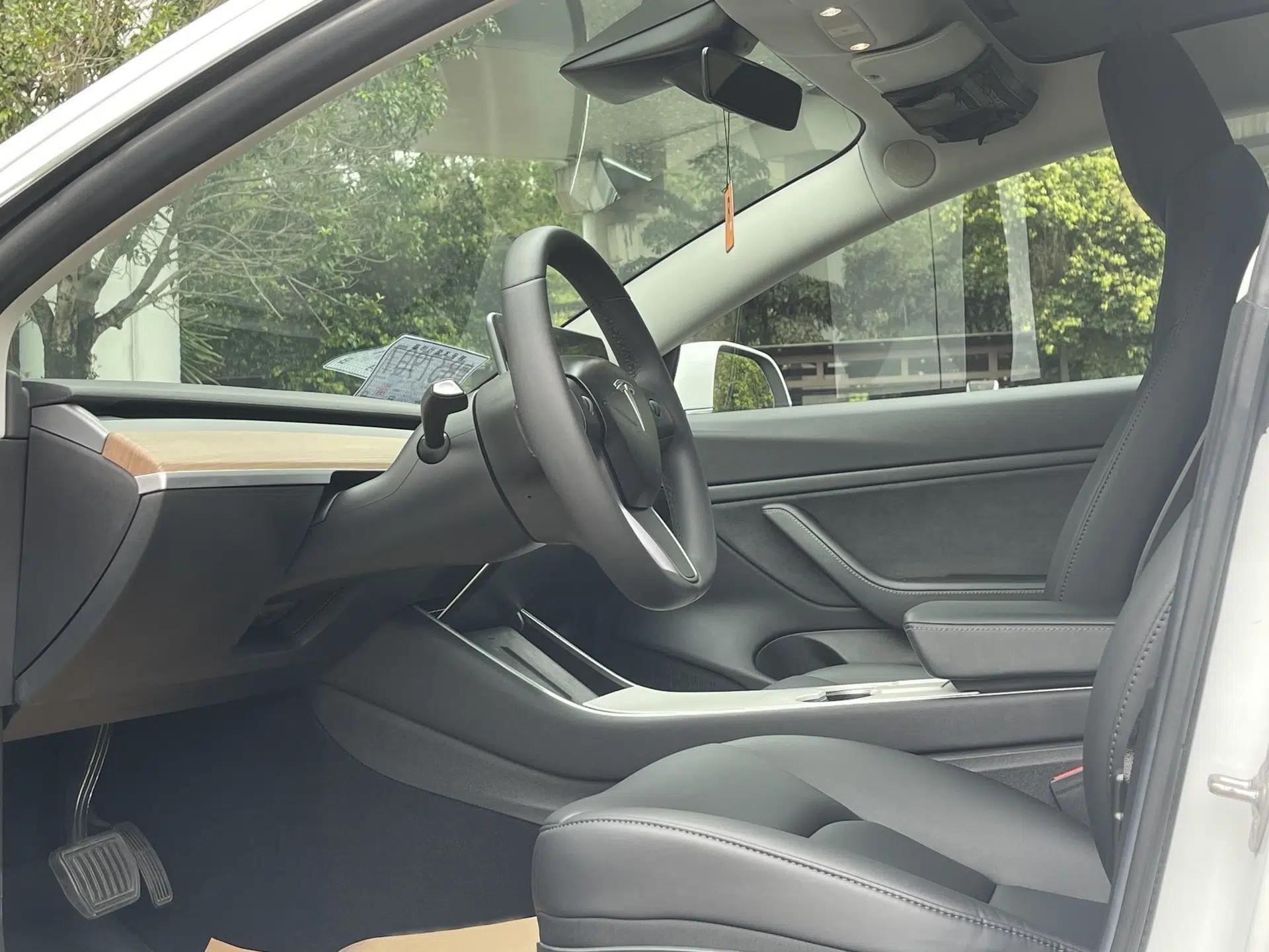 Tesla Model 3 2019 Long-Range Rear-Wheel-Drive Version — миниатюра 32
