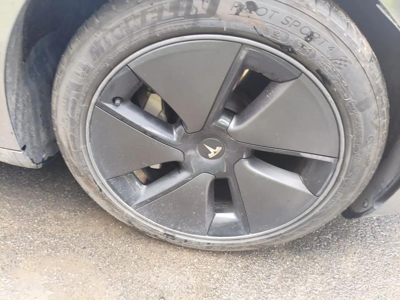 Tesla Model 3 2022 Rear-Wheel-Drive Version — миниатюра 2