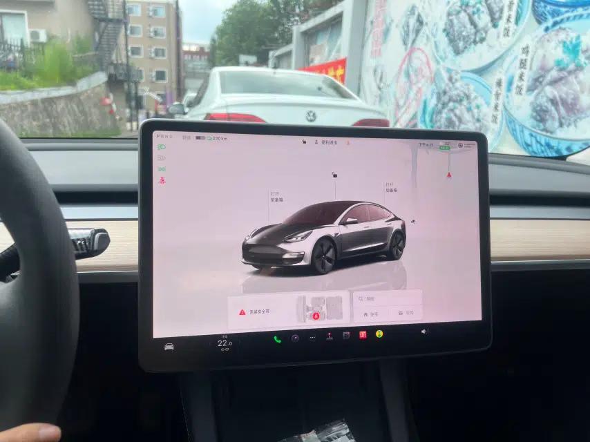 Tesla Model 3 2022 Rear-Wheel-Drive Version — миниатюра 19