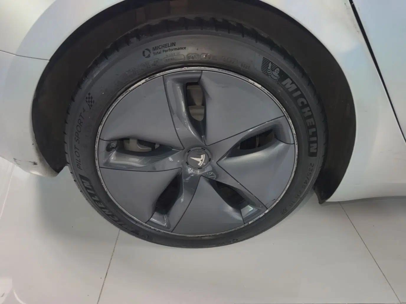 Tesla Model 3 2020 Refreshed Version Long-Range Rear-Wheel Drive — миниатюра 11