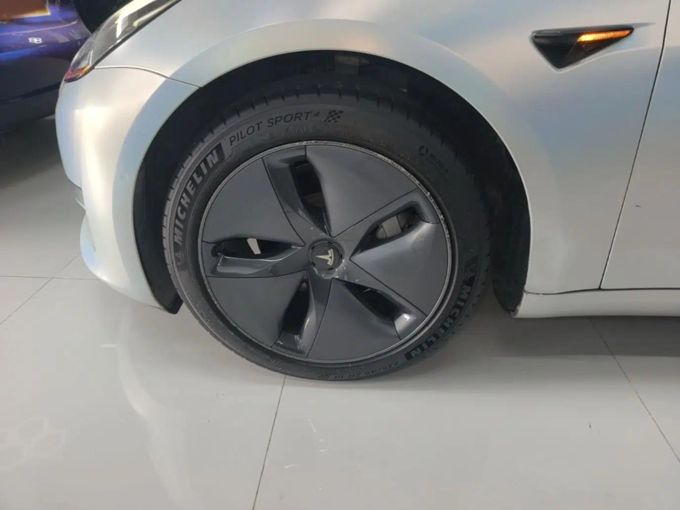 Tesla Model 3 2020 Refreshed Version Long-Range Rear-Wheel Drive — миниатюра 15