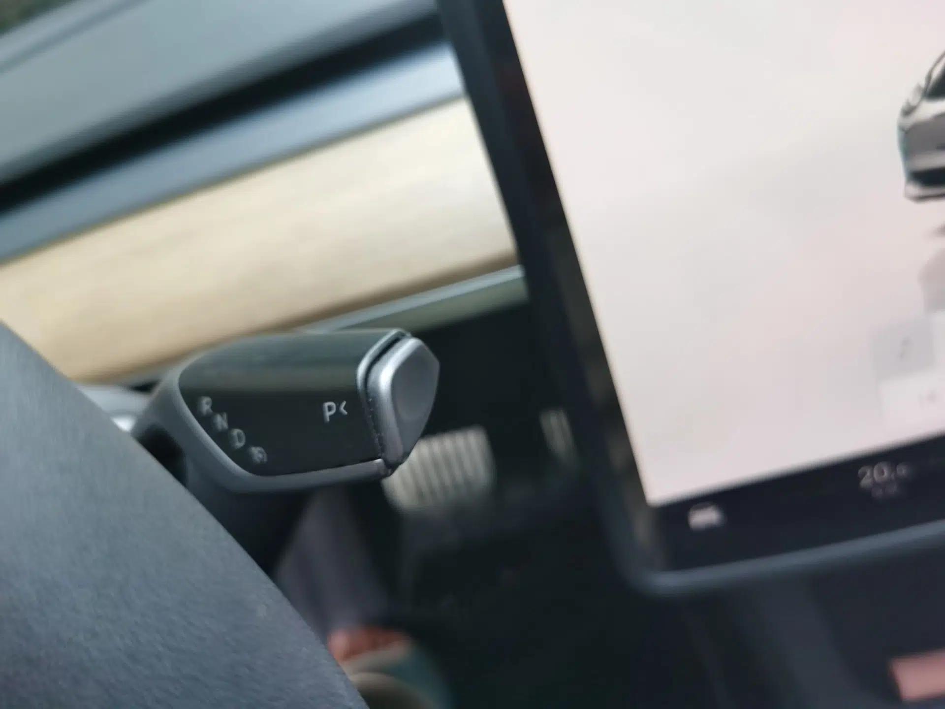 Tesla Model 3 2022 Rear-Wheel-Drive Version — миниатюра 17