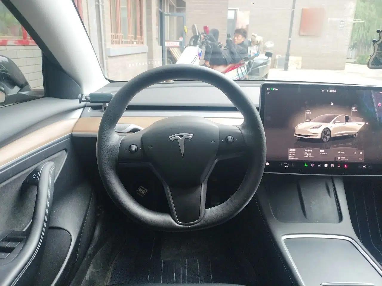 Tesla Model 3 2022 Rear-Wheel-Drive Version — миниатюра 10