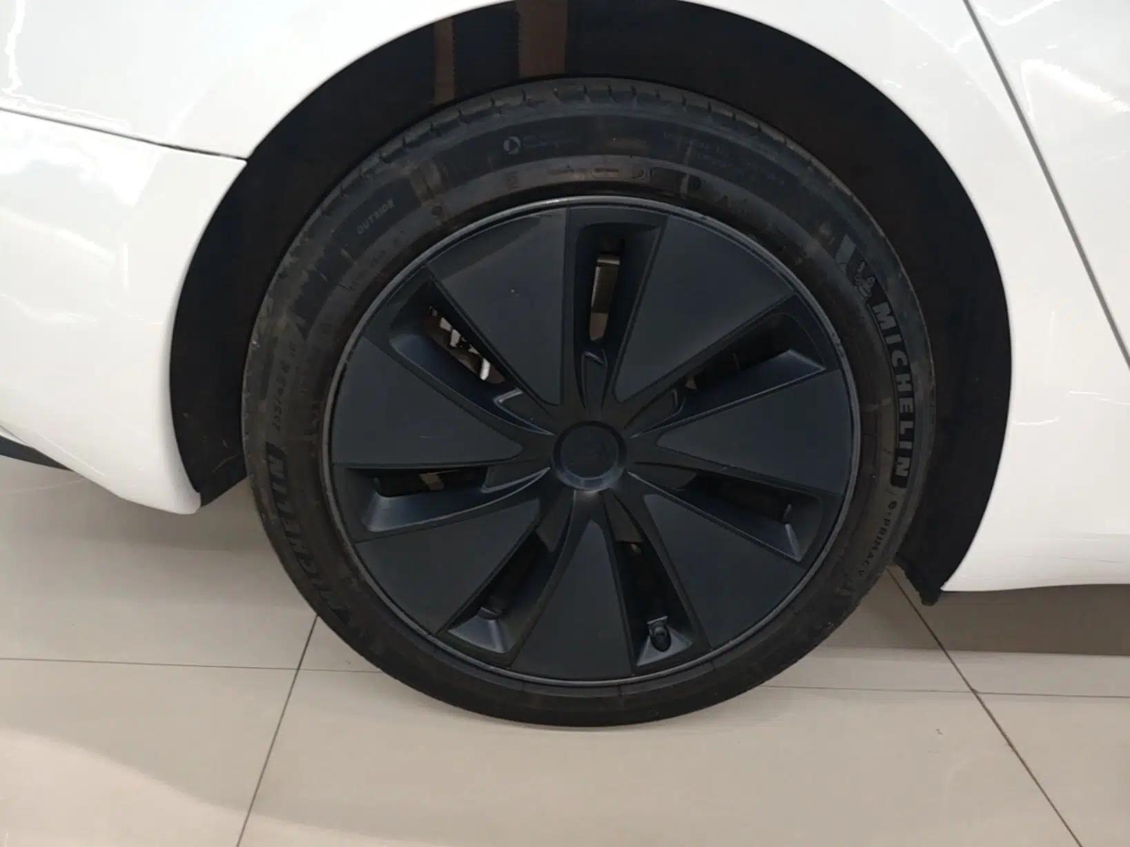 Tesla Model 3 2023 Rear-Wheel-Drive Version — миниатюра 11