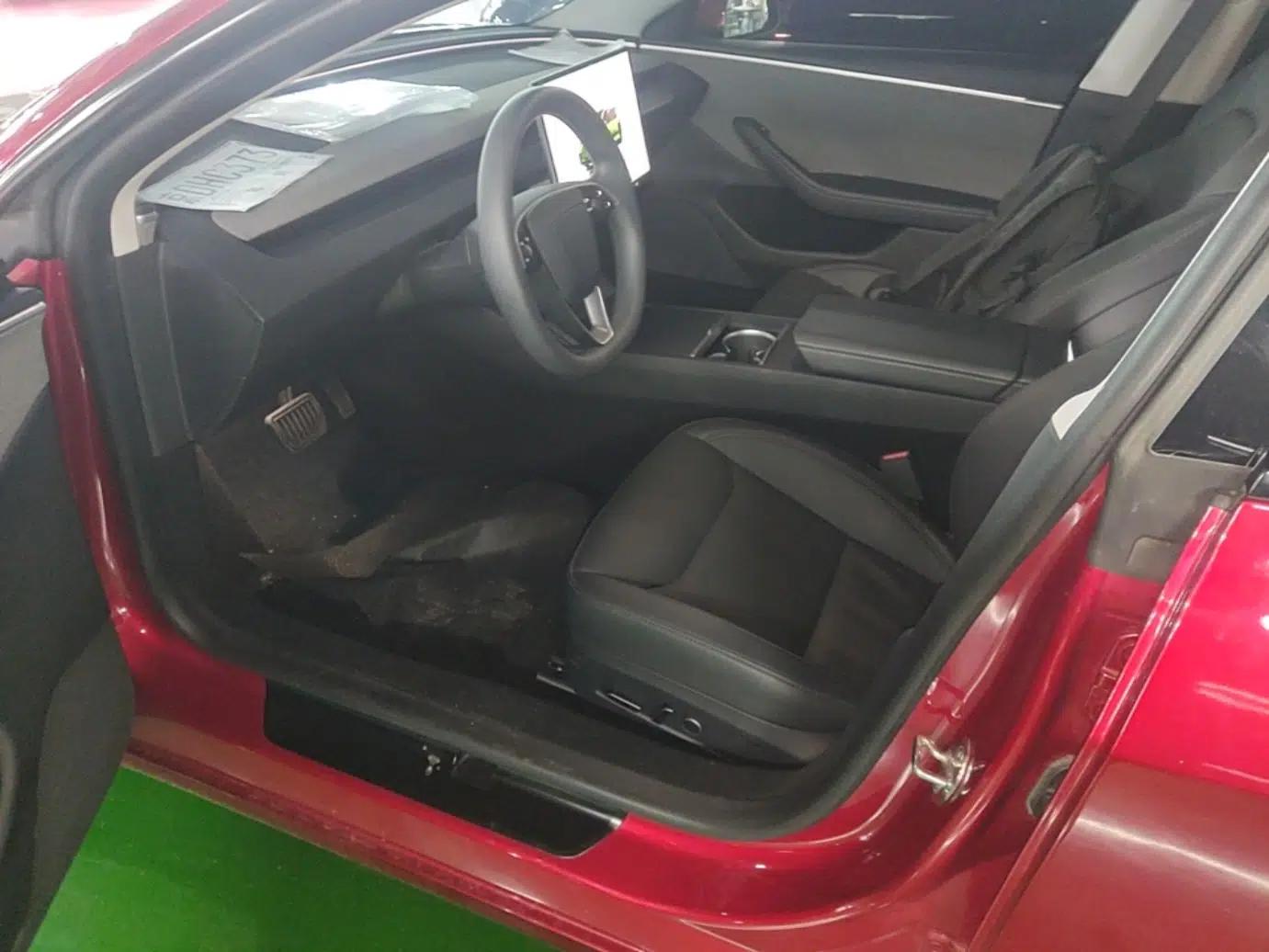 Tesla Model 3 2023 Rear-Wheel-Drive Version — миниатюра 18