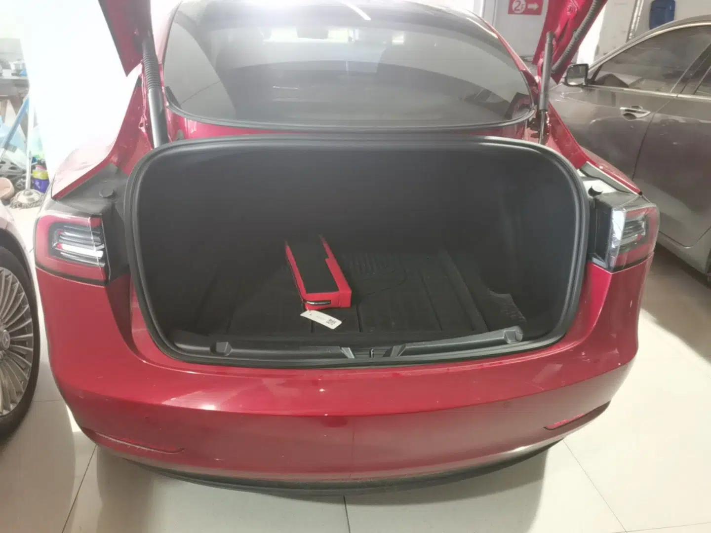 Tesla Model 3 2022 Performance High-Performance All-Wheel-Drive Version — миниатюра 22