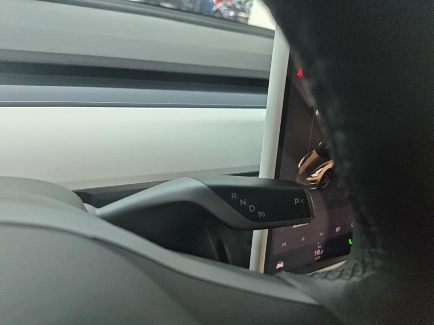 Tesla Model 3 2022 Performance High-Performance All-Wheel-Drive Version — миниатюра 21