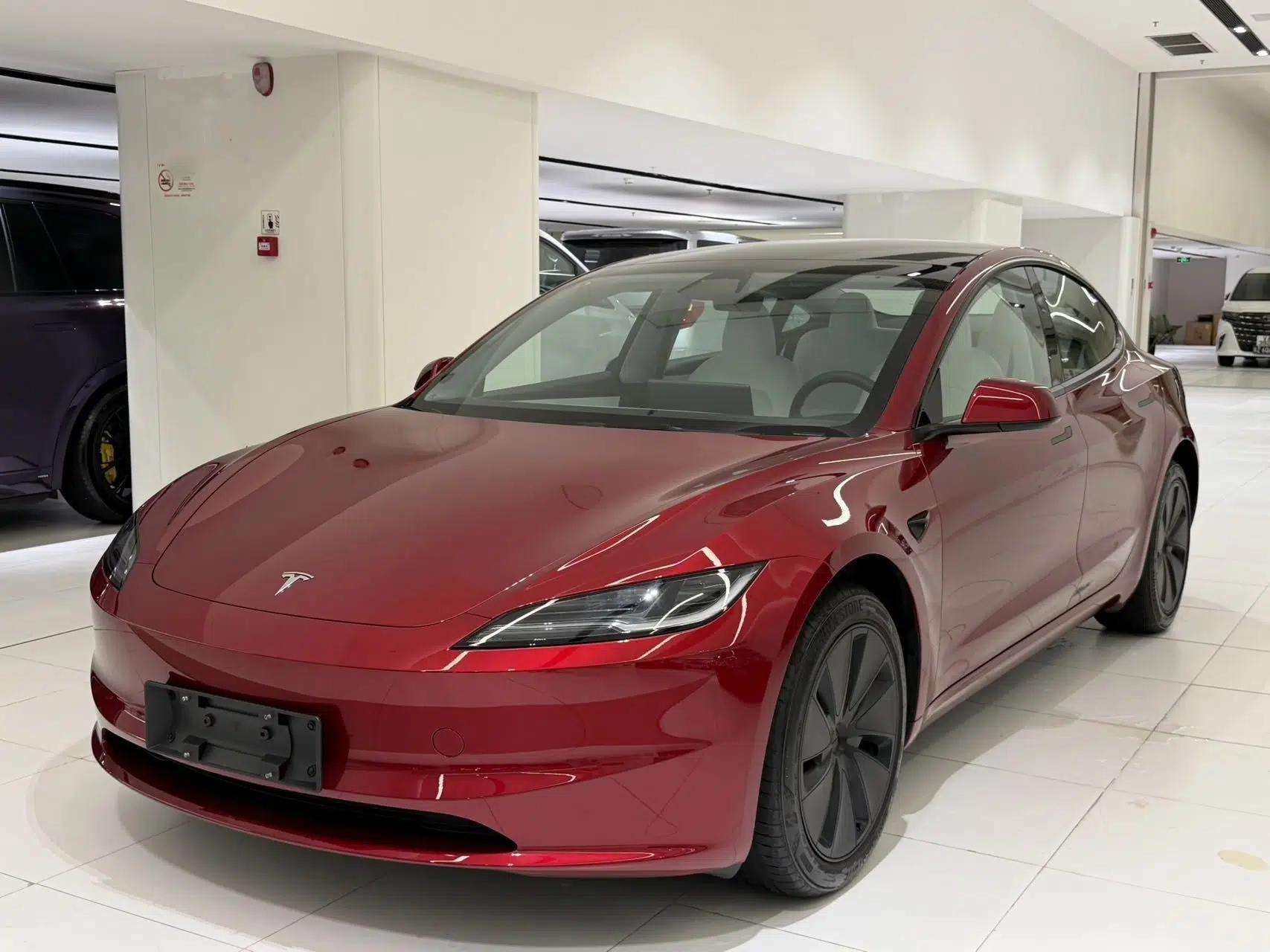 Tesla Model 3 2025 Rear-Wheel-Drive Version — миниатюра 12