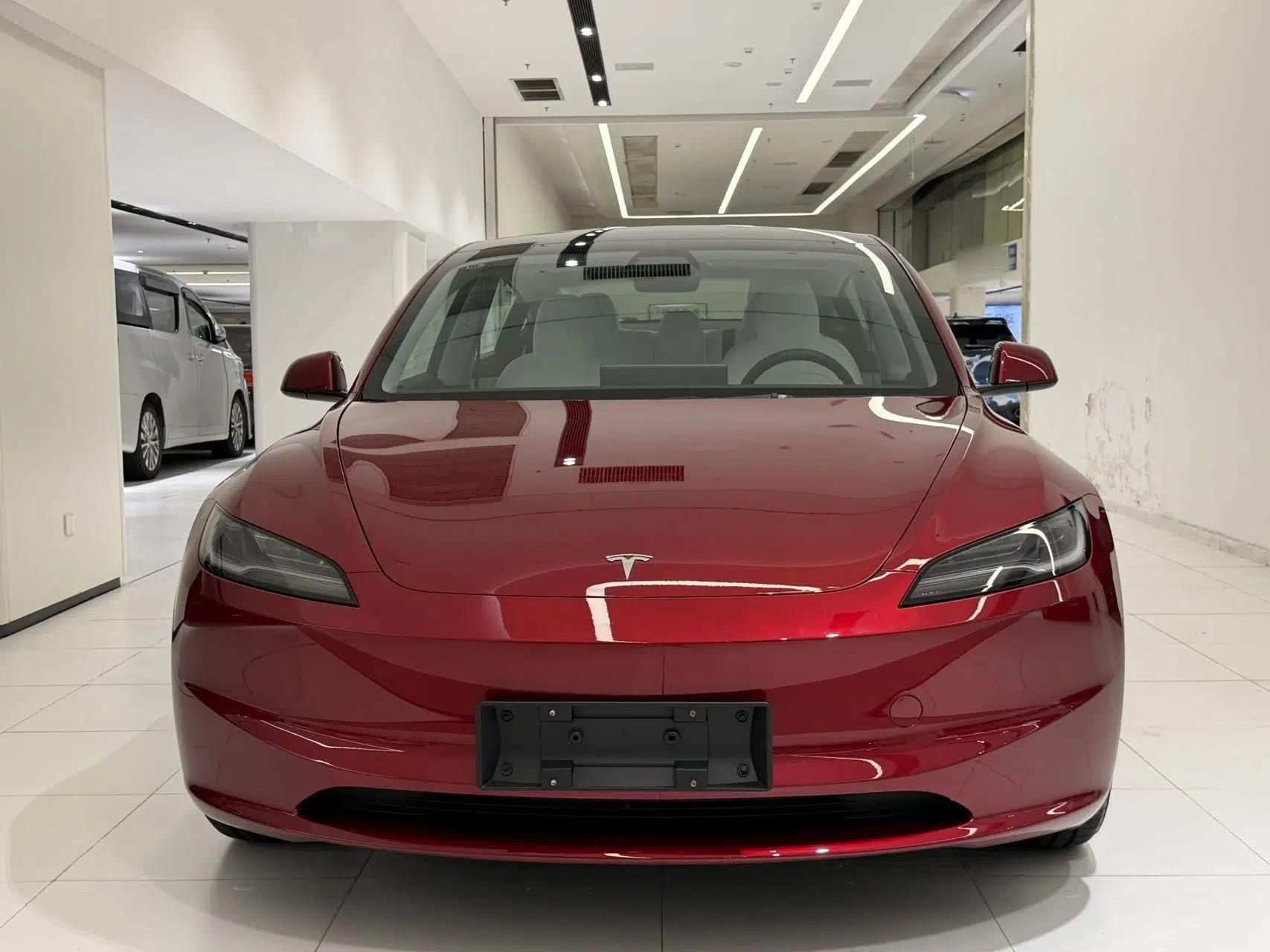 Tesla Model 3 2025 Rear-Wheel-Drive Version — миниатюра 13