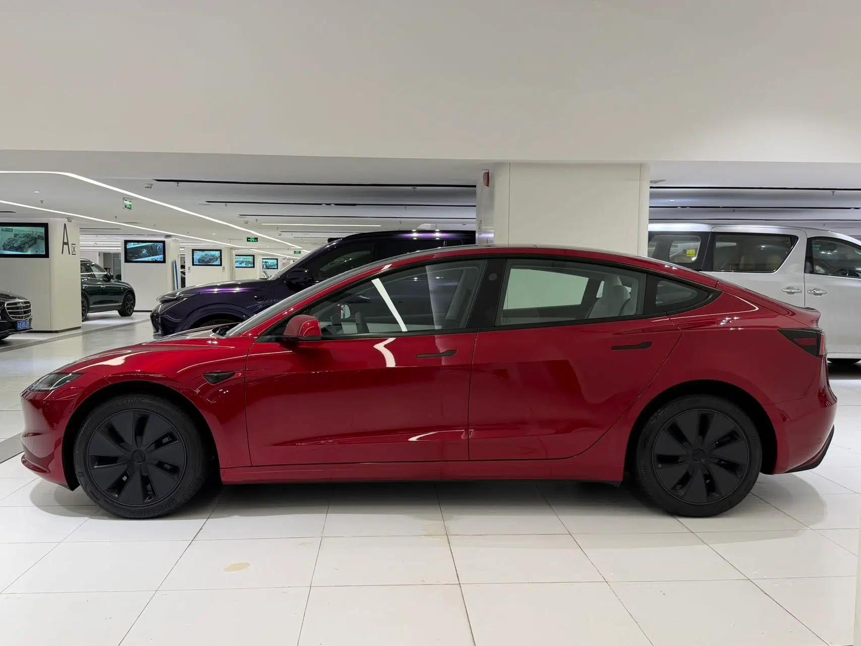 Tesla Model 3 2025 Rear-Wheel-Drive Version — миниатюра 14