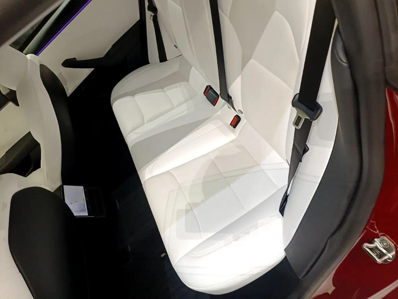 Tesla Model 3 2025 Rear-Wheel-Drive Version — миниатюра 25