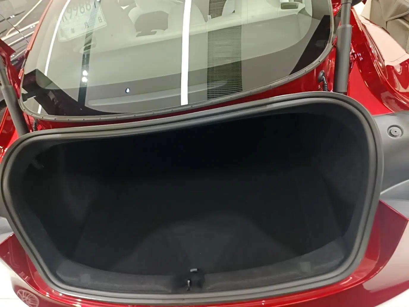 Tesla Model 3 2025 Rear-Wheel-Drive Version — миниатюра 27