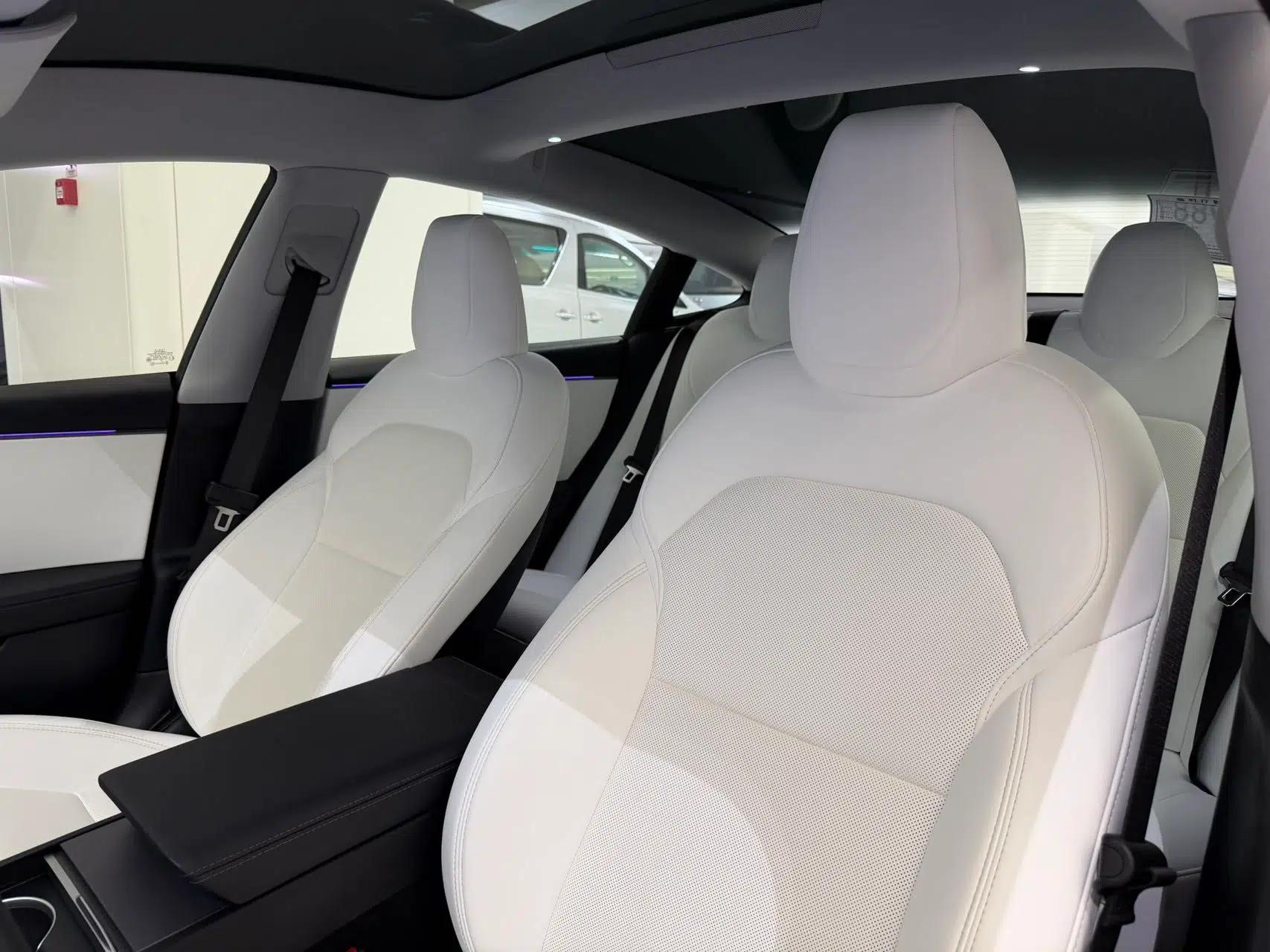 Tesla Model 3 2025 Rear-Wheel-Drive Version — миниатюра 32