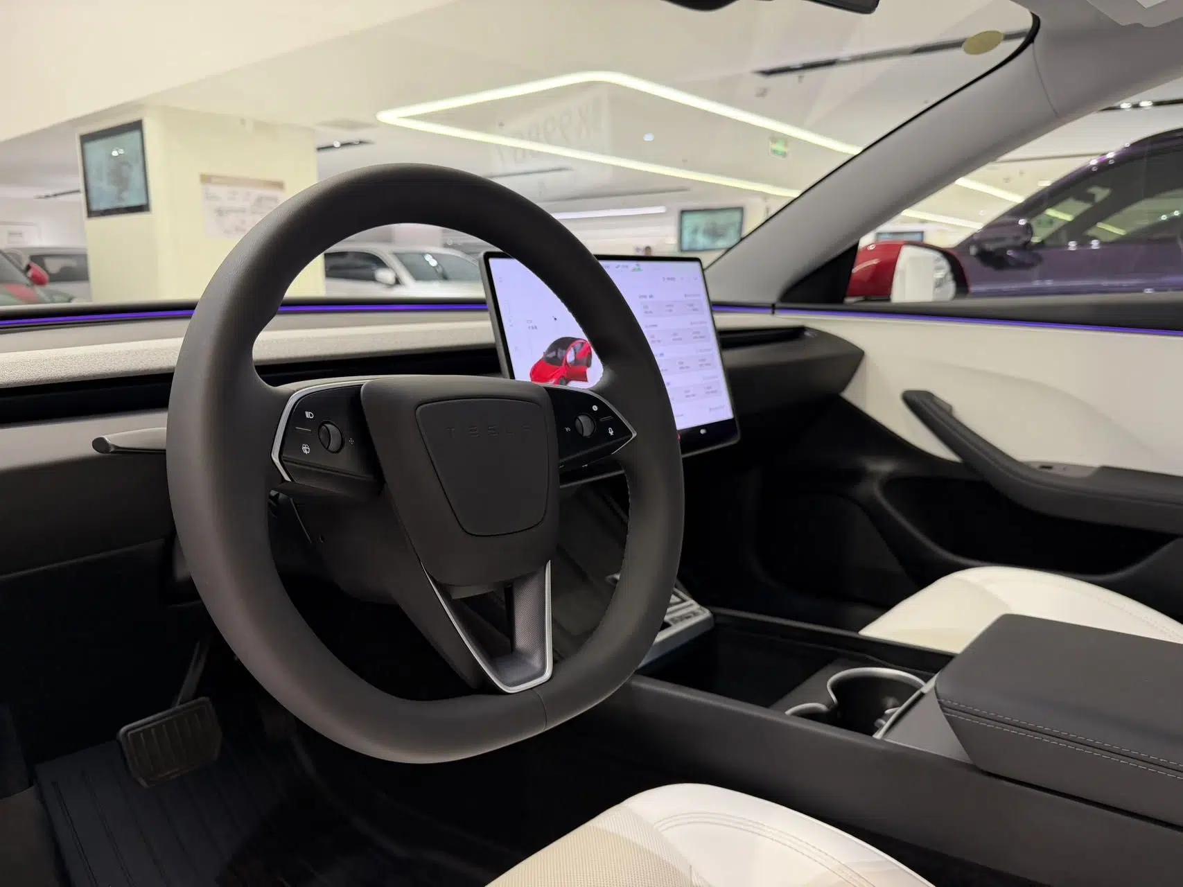 Tesla Model 3 2025 Rear-Wheel-Drive Version — миниатюра 35