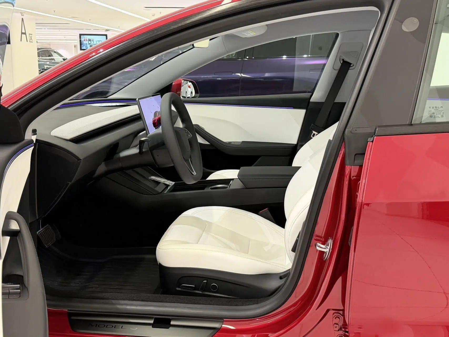 Tesla Model 3 2025 Rear-Wheel-Drive Version — миниатюра 36