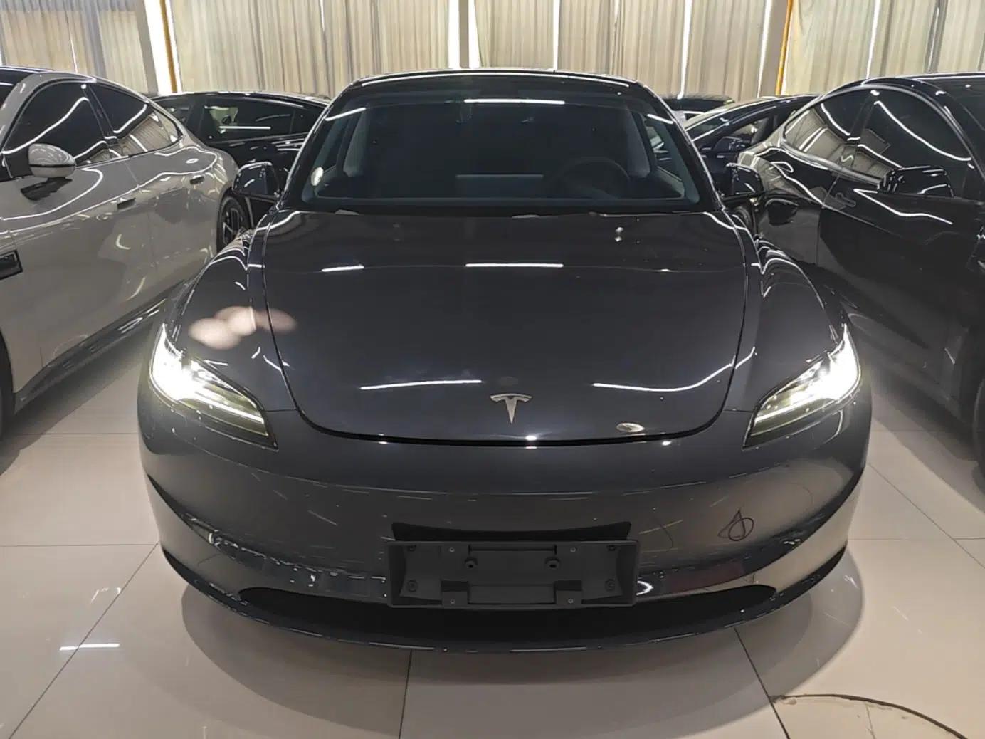Tesla Model 3 2025 Rear-Wheel-Drive Version — миниатюра 2