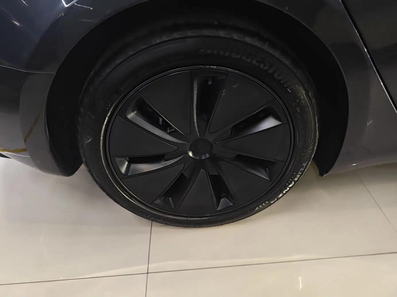 Tesla Model 3 2025 Rear-Wheel-Drive Version — миниатюра 11