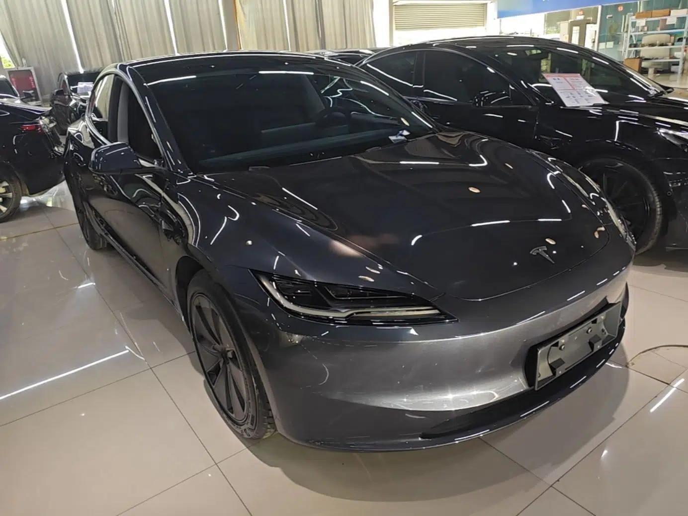 Tesla Model 3 2025 Rear-Wheel-Drive Version — миниатюра 3