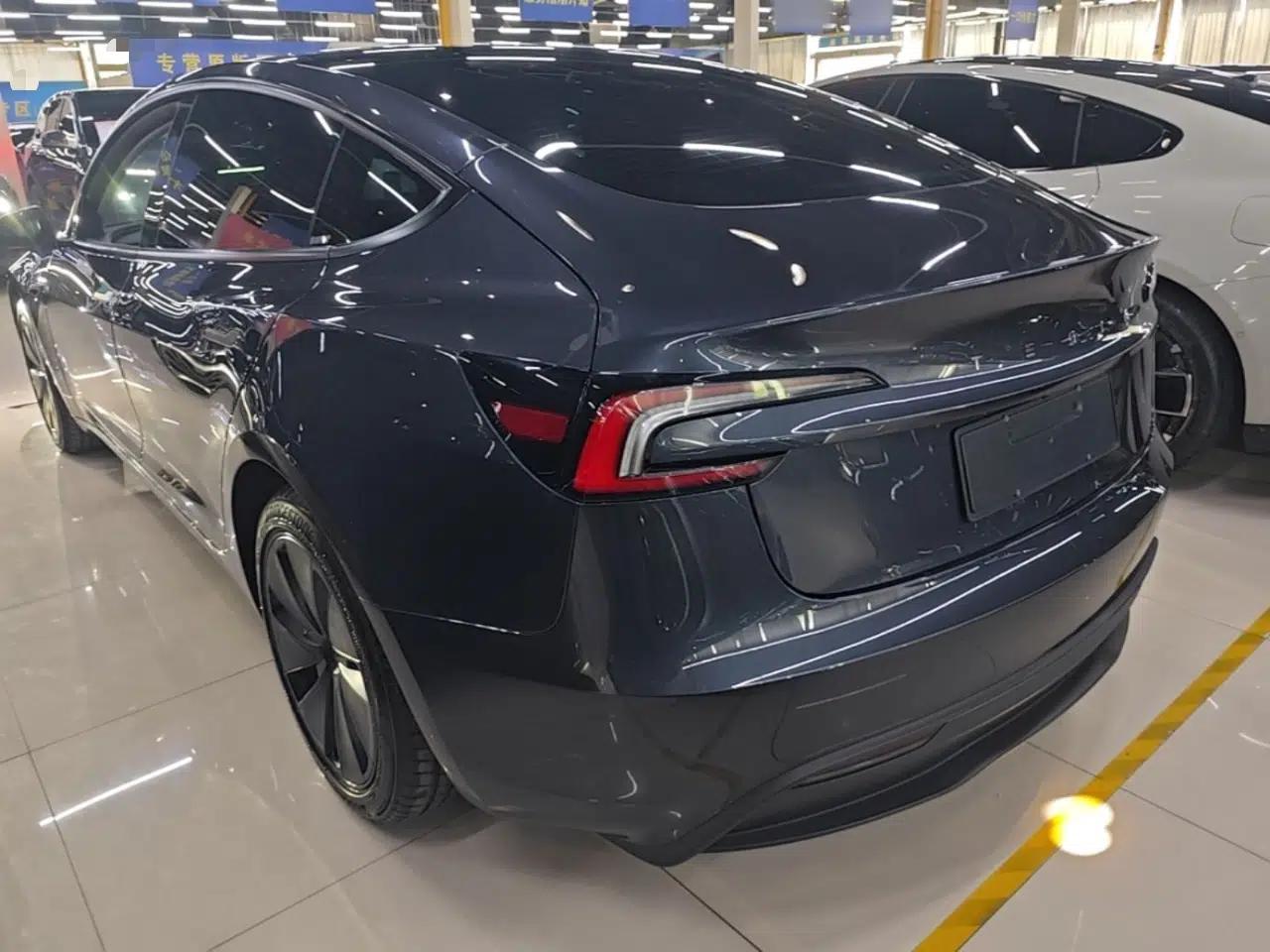 Tesla Model 3 2025 Rear-Wheel-Drive Version — миниатюра 4
