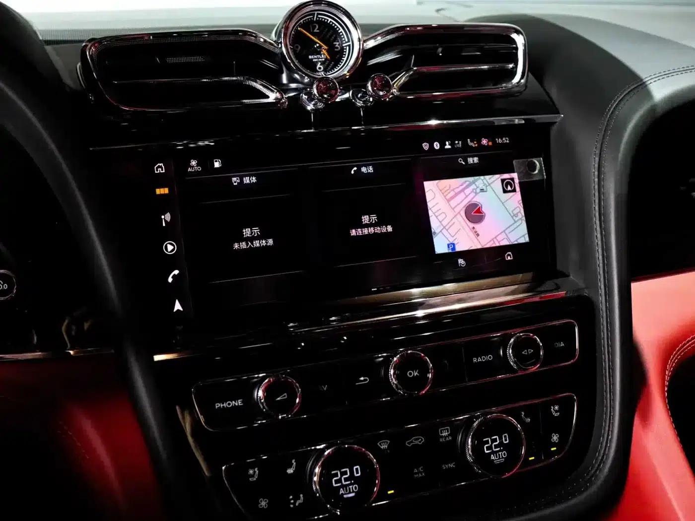 Bentayga Plug-in Hybrid 2021 3.0T PHEV — миниатюра 13