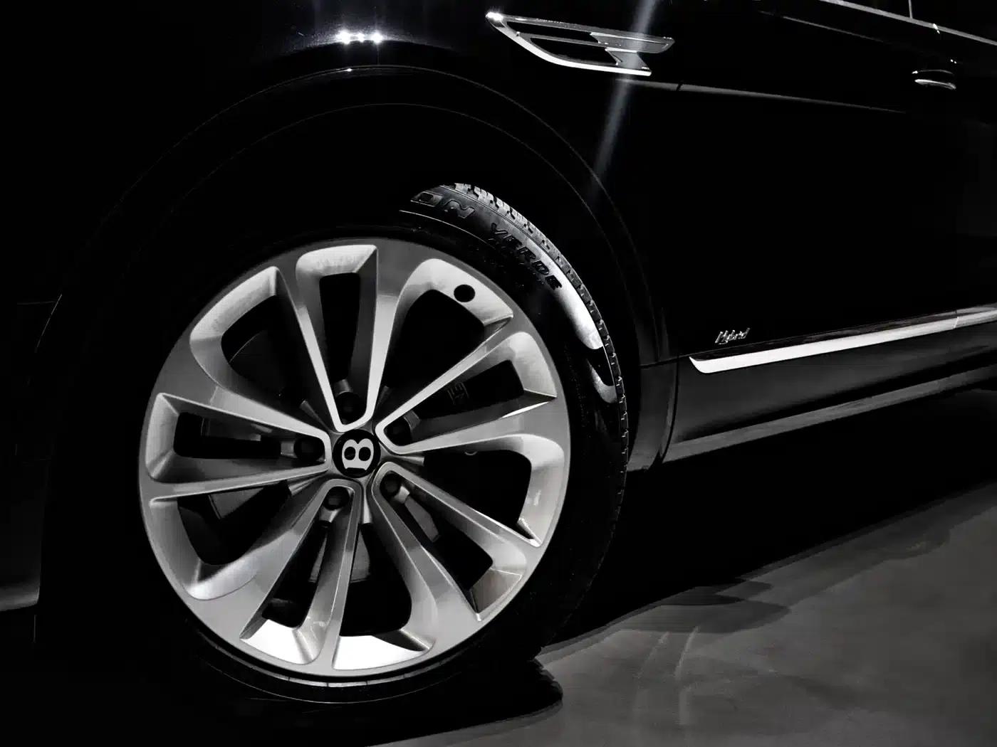 Bentayga Plug-in Hybrid 2021 3.0T PHEV — миниатюра 15