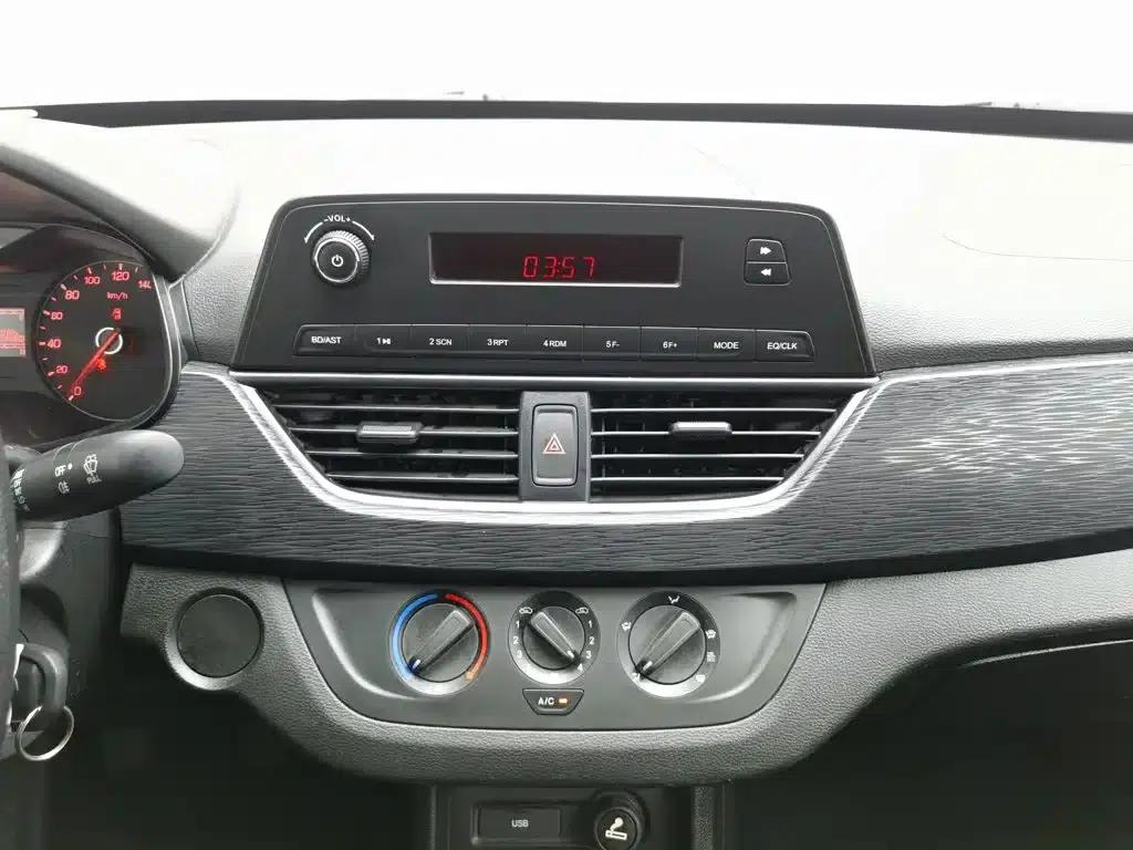 Baojun 310 2016 1.2L Manual Comfort Model — миниатюра 12