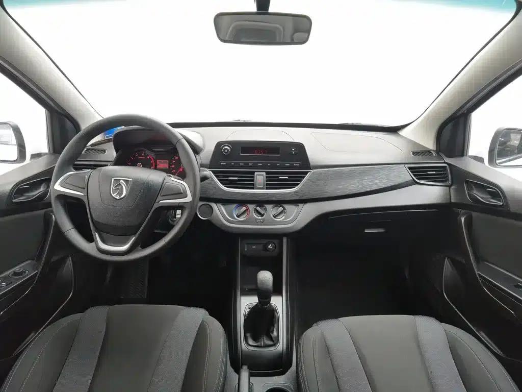 Baojun 310 2016 1.2L Manual Comfort Model — миниатюра 5