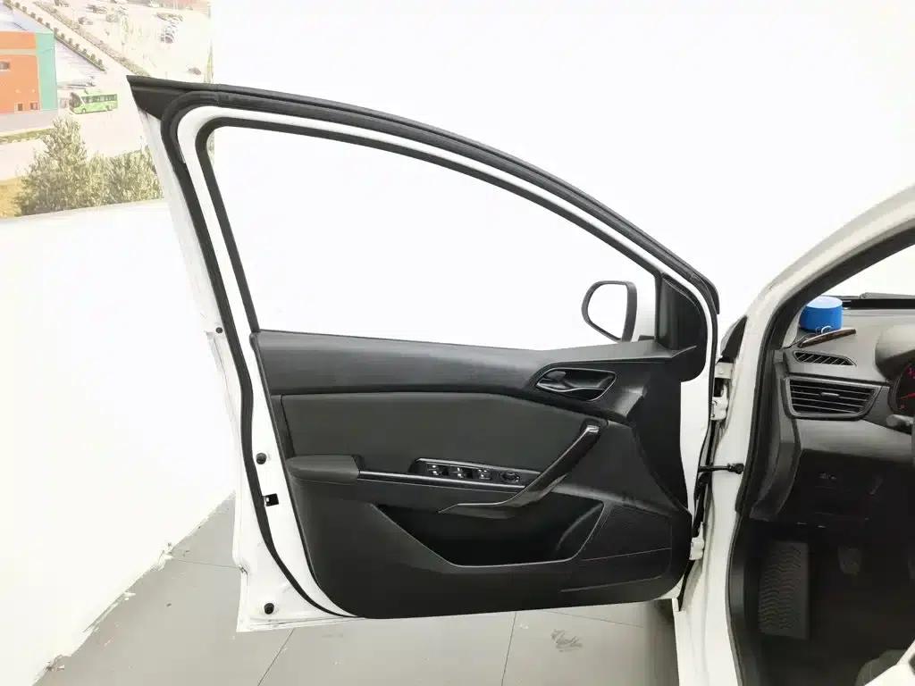 Baojun 310 2016 1.2L Manual Comfort Model — миниатюра 8
