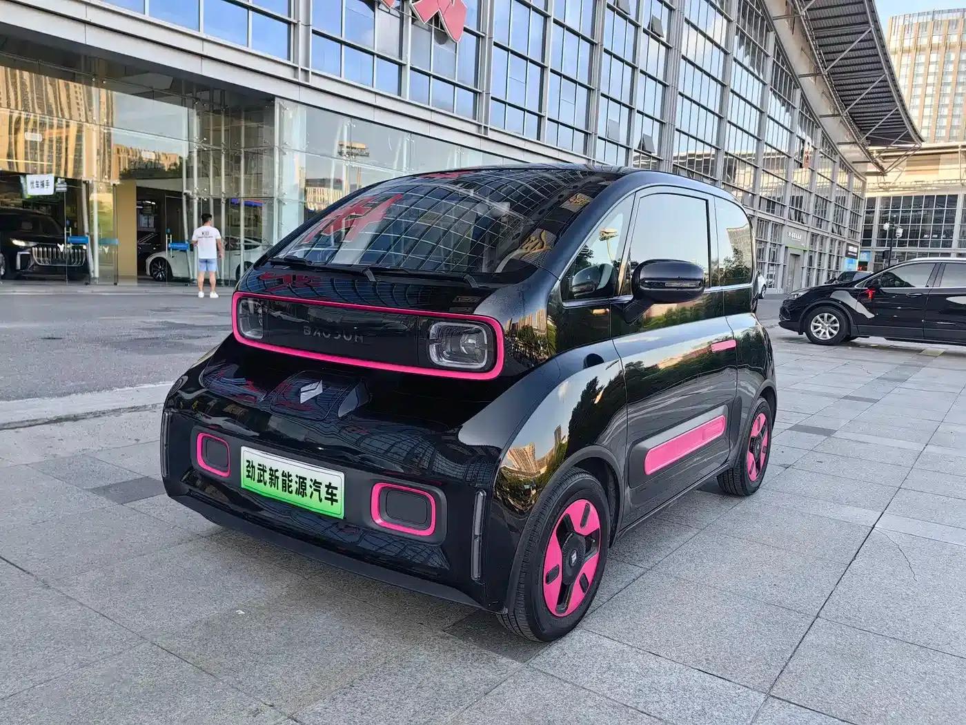 Baojun KiWi EV 2022 Artist Light Edition Ternary Lithium — миниатюра 1