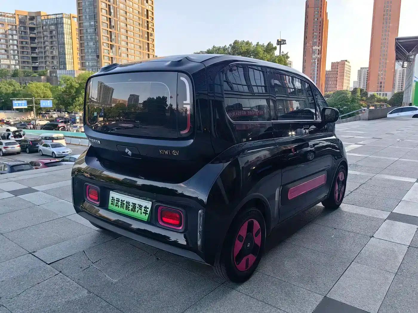 Baojun KiWi EV 2022 Artist Light Edition Ternary Lithium — миниатюра 5