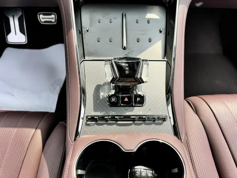 Denza Z9GT 2024 1100 4x4 Max First Edition — миниатюра 23