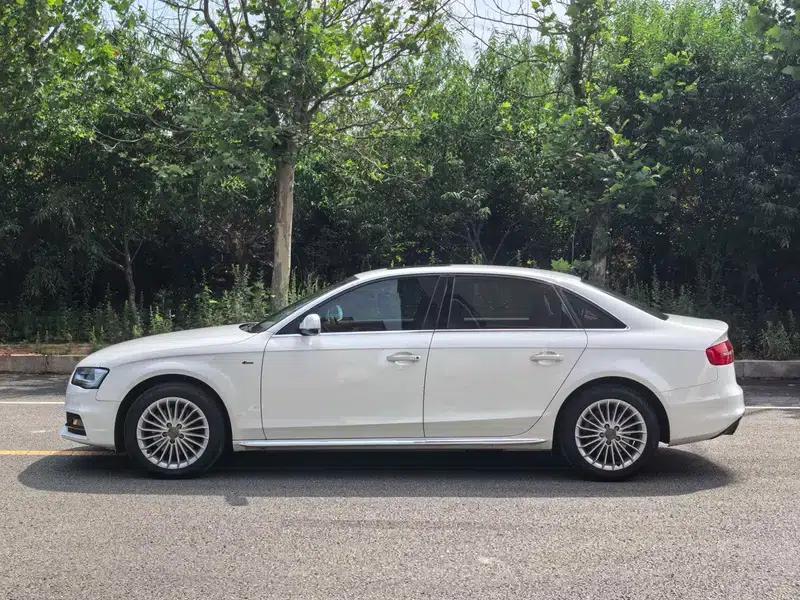 Audi A4L 2016 35 TFSI Classic Edition S line Comfort — миниатюра 3