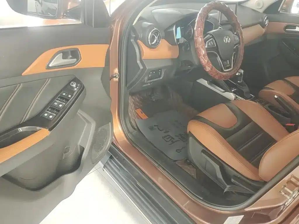 2016 Senova X35 1.5L Automatic Deluxe Edition — миниатюра 16