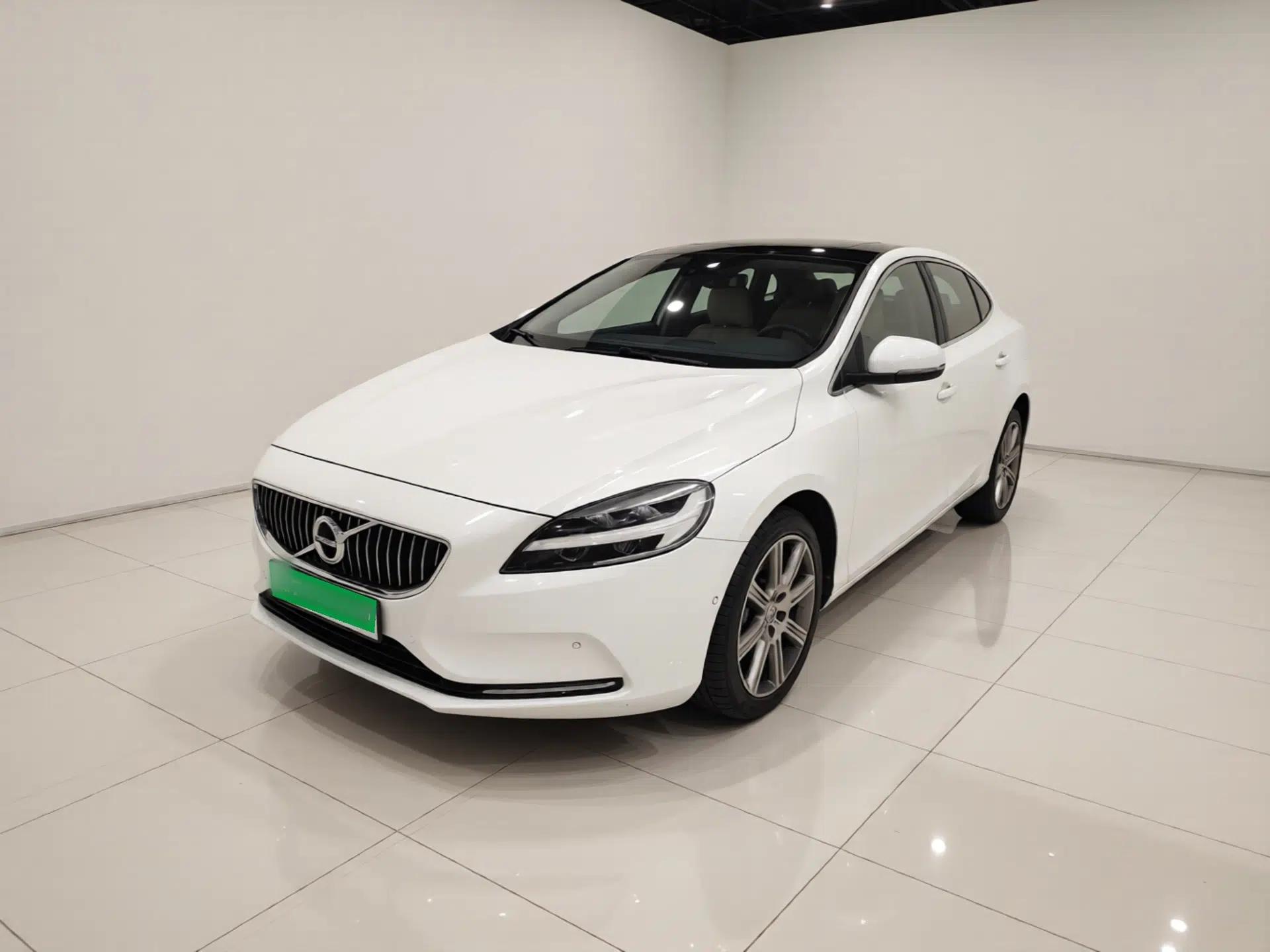 Volvo V40 2017 T3 Zhiya Edition — миниатюра 1