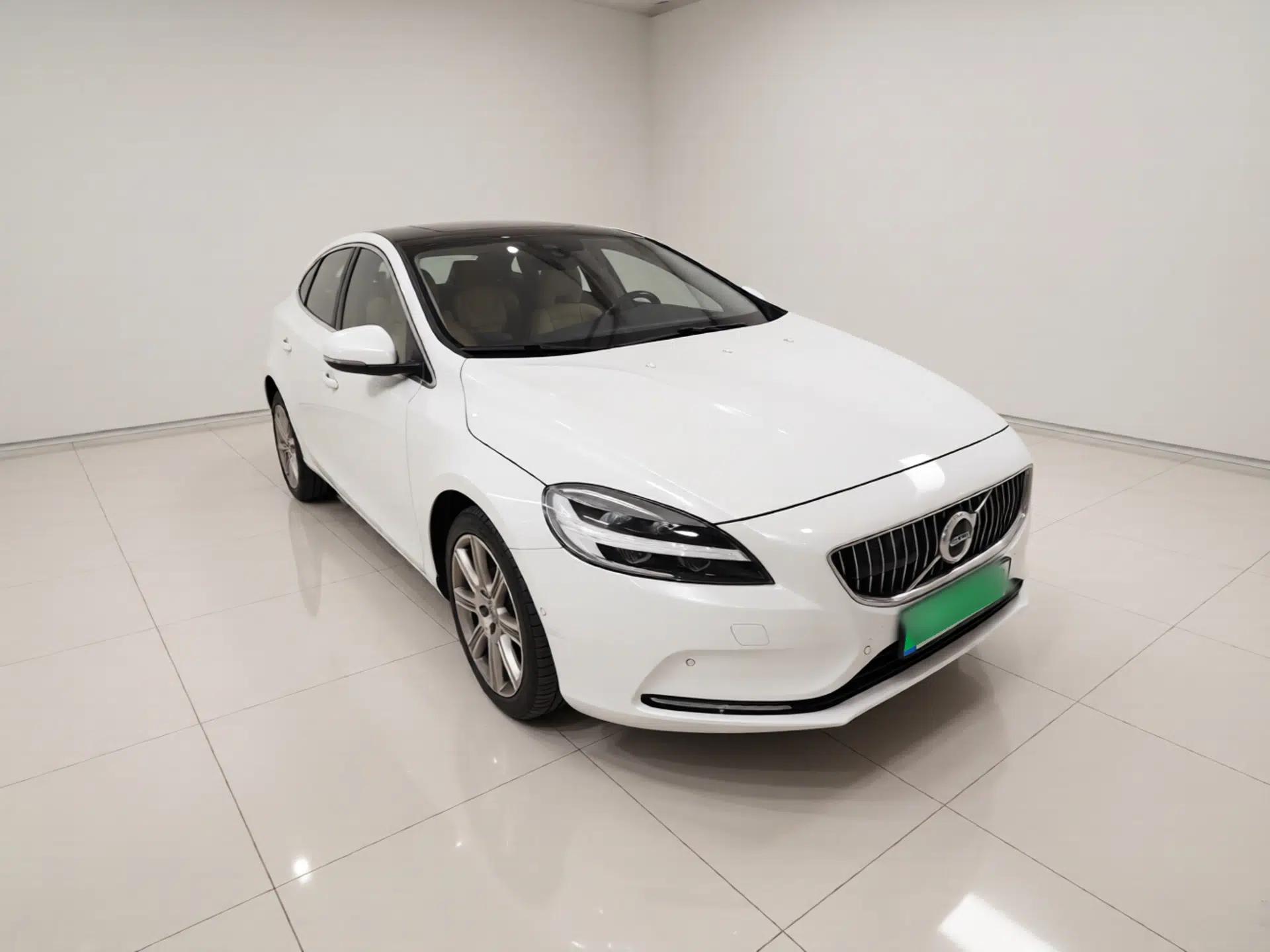 Volvo V40 2017 T3 Zhiya Edition — миниатюра 3