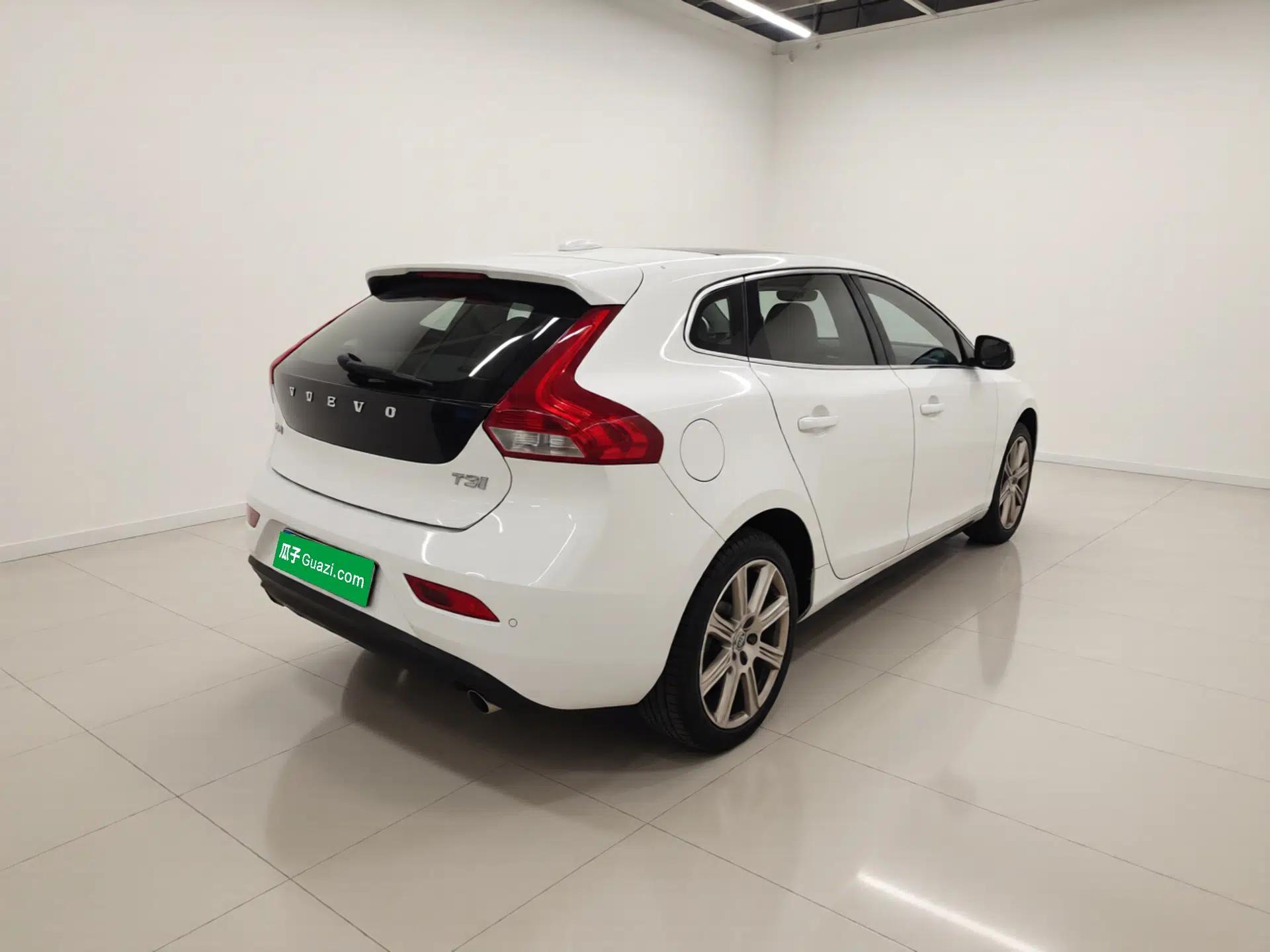 Volvo V40 2017 T3 Zhiya Edition — миниатюра 6