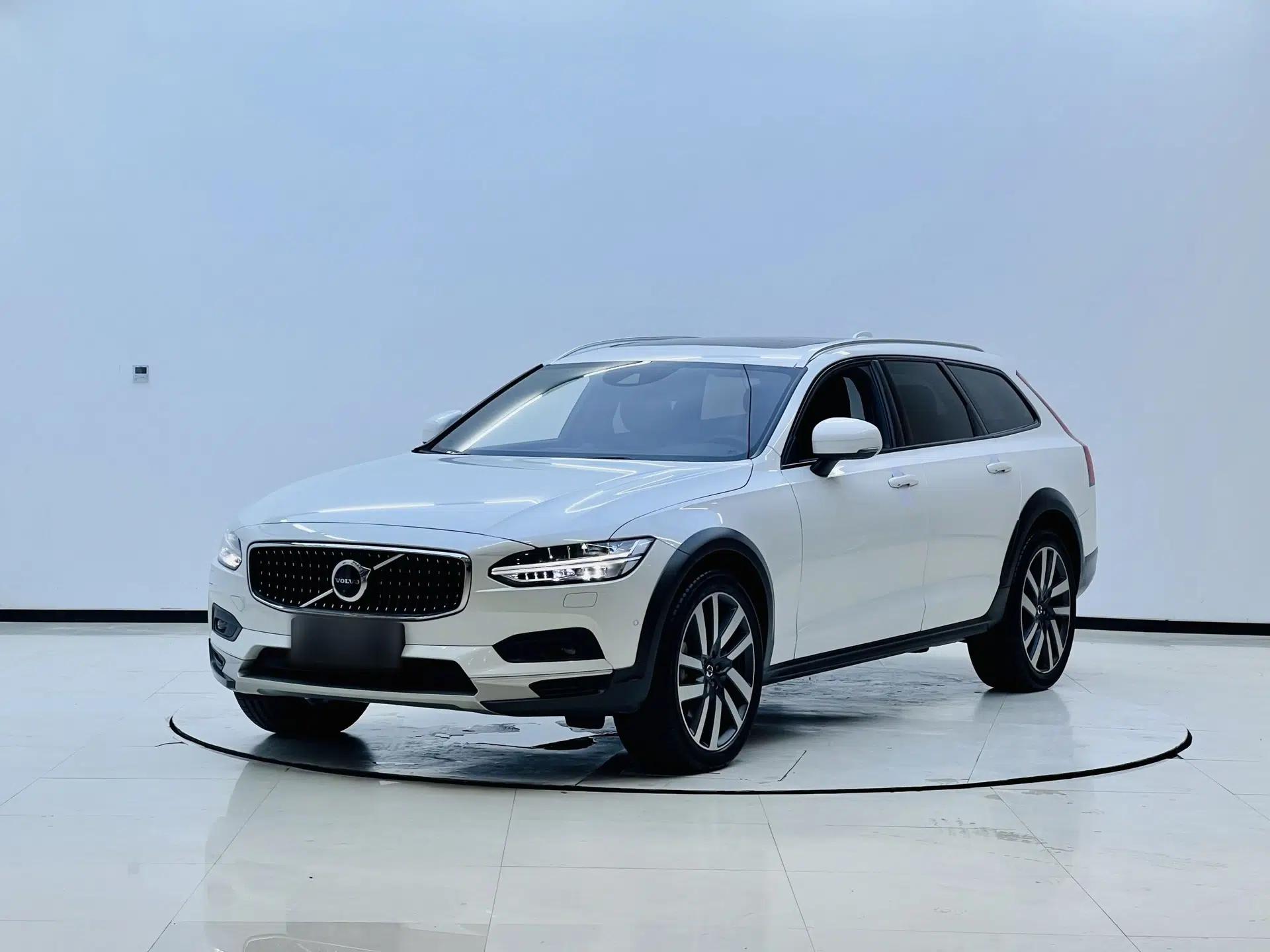 Volvo V90 2021 Cross Country B5 AWD Prestige Edition — миниатюра 1