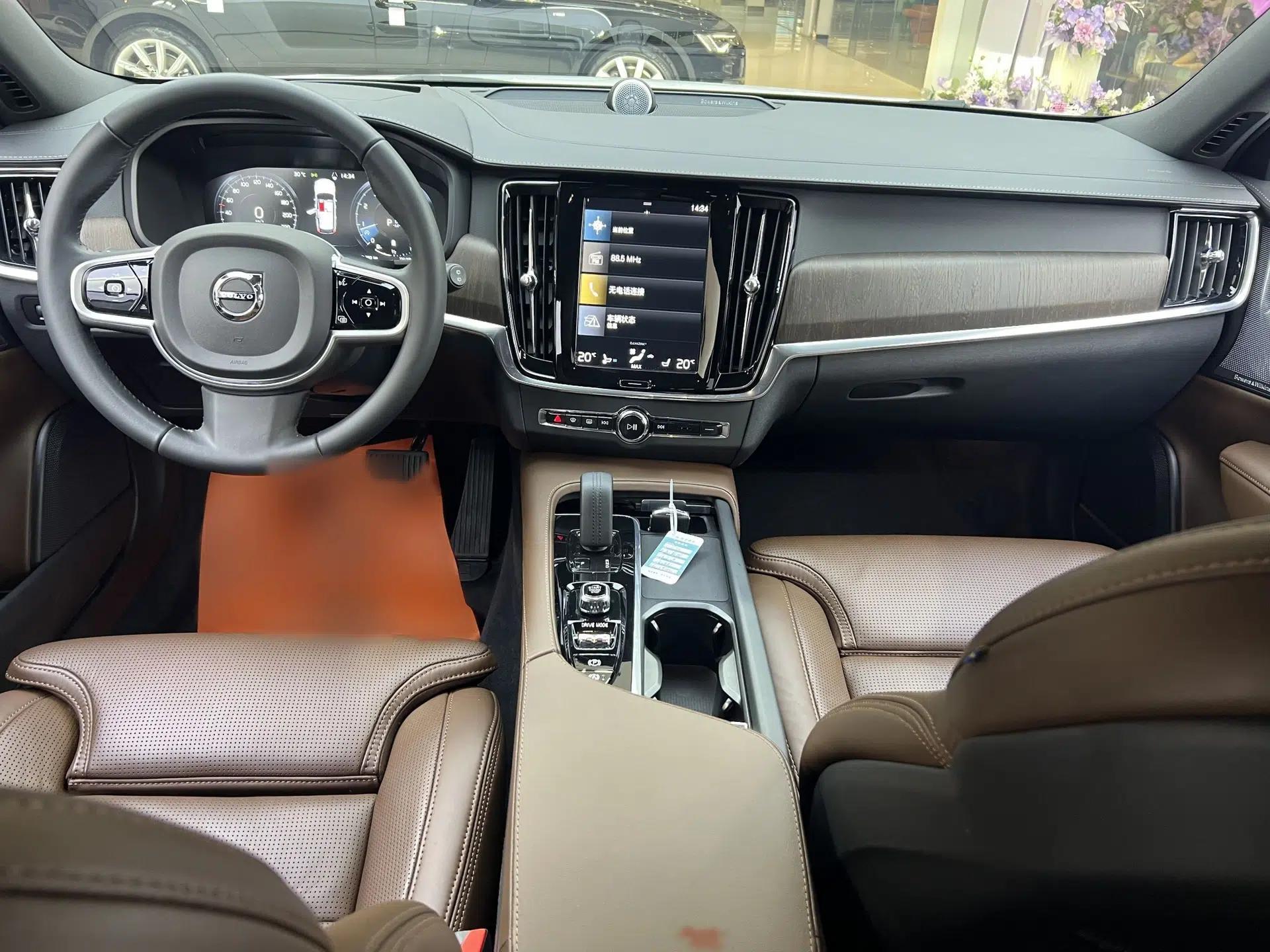 Volvo V90 2021 Cross Country B5 AWD Prestige Edition — миниатюра 13
